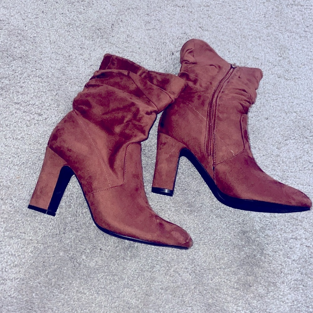 Elegant  chocolate Brown Faux Suede zippered Boots 9.5